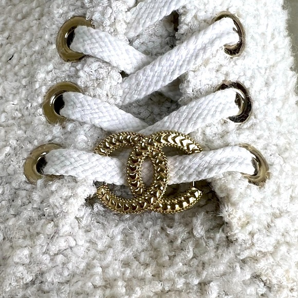 CHANEL 2024 SS CASUAL STYLE PLAIN LOGO LOW-TOP SNEAKERS - Picture 3 of 14